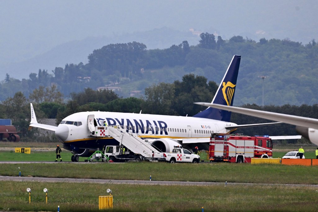 A Ryanair plane.